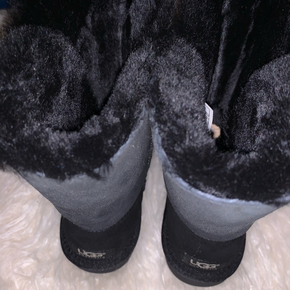 UGG Bailey Button II Boot - Picture 5 of 9